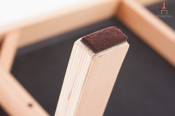 Filzgleiter an den Füßen schützen die Böden