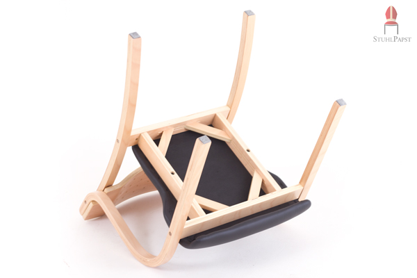 Verschraubte Querstreben unter dem Sitz sorgen für mehr Stabilität