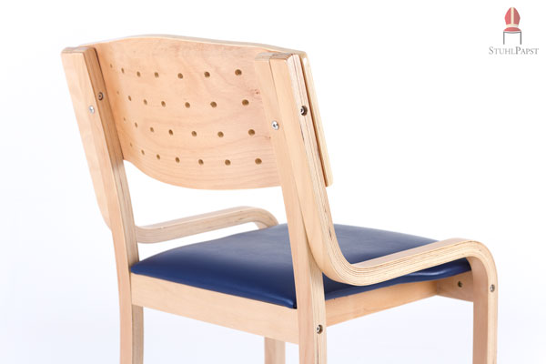 Com.fort DeLux AL massiver Holz Armlehnstuhl gepolstert Stoff Kunstleder Bezug bequem komfortabel stapelbar günstig preiswert modern schwarz Farbe Die Rückenlehne gibt einen festen Halt