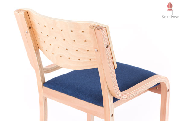 Die elegante gelochte Rückenlehne