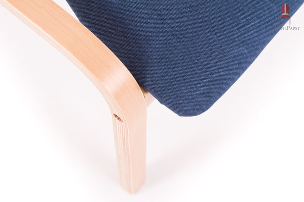 Die Sitzfläche ist großzügig gepolstert