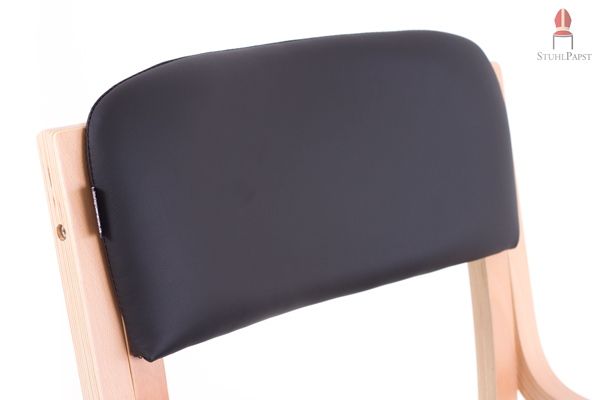 Die Rückenlehne ist angenehm gerundet