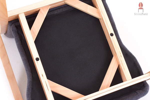 Der Stuhlrahmen hält auch kontinuierlichen Belastungen stand