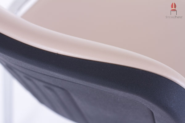 Der Stuhl ist sorgsam verarbeitet