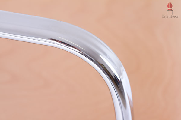 Die angenehm geschwungene Armlehne