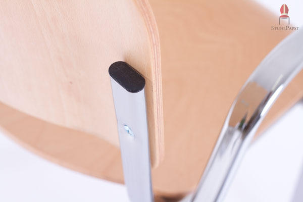 Holz und Metall bilden einen reizvollen Kontrast