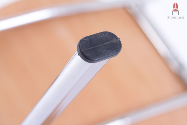 Kunststoffkappen schützen den Boden