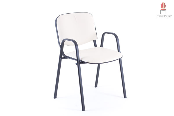 Ein schwarzer Stuhlrahmen kontrastiert mit hellen Polstern