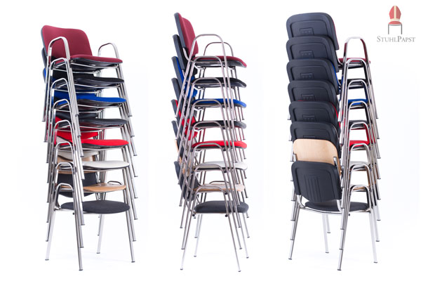 Gestapelt benötigt der Stuhl nur wenig Platz