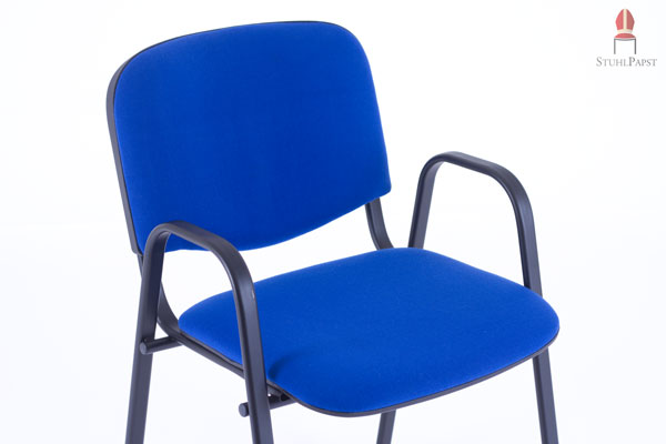 Polster und Armlehnen sorgen für hohen Sitzkomfort