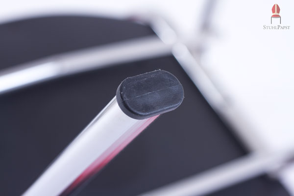 Kunststoffgleiter schützen den Boden vor Kratzern