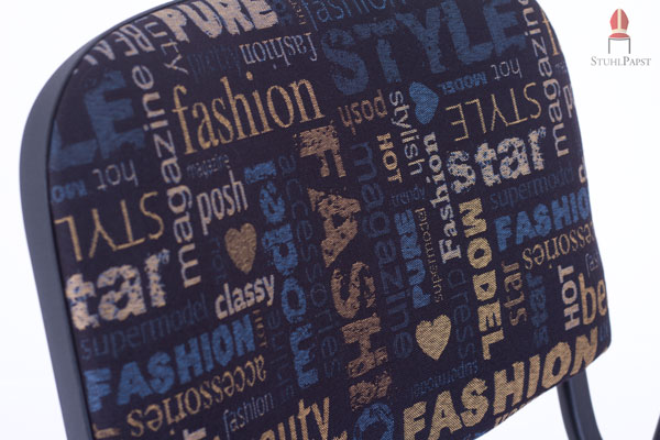 Die Rückenlehne im Letterstil