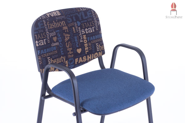 Rückenlehne im Letterstil mit unifarbenem Sitzkissen