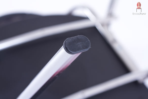 Alle Stuhlbeine sind mit Schutzkappen versehen