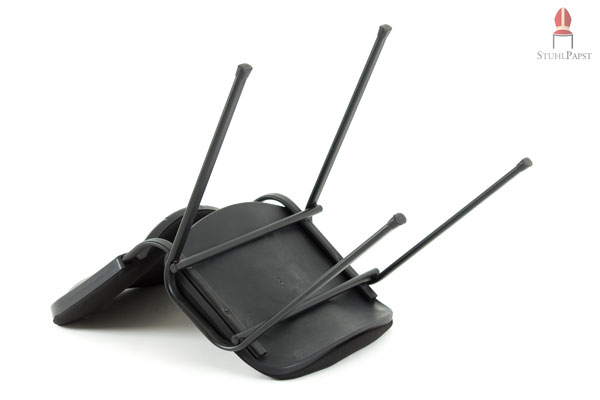 Auf der Unterseite der Sitzfläche sorgen Querstreben für mehr Stabilität