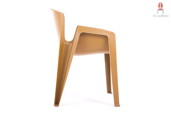 Das Design kombiniert gerade Linien und runde Flächen