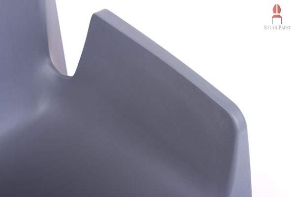 Mit seinen Armlehnen bietet der Div.a über lange Zeit einen hohen Komfort