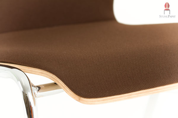Strukturstoff lässt das Polster atmen und bietet angenehmes Sitzgefühl