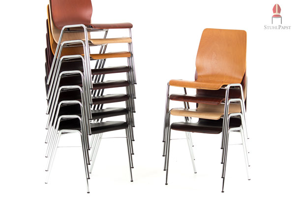 Der individuelle Holzschalenstuhl ist leicht und platzsparend stapelbar