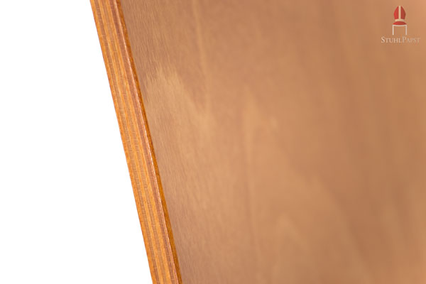 Die edel verarbeitete Sitzschale verspricht Stabilität und Bequemlichkeit