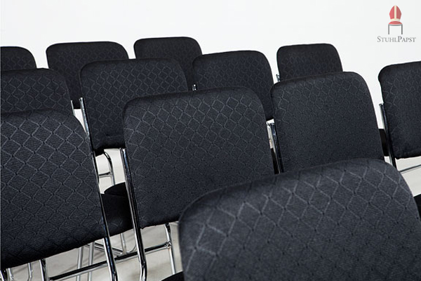 Die Rückenlehne ist mit einem schützenden Stoffbezug bezogen