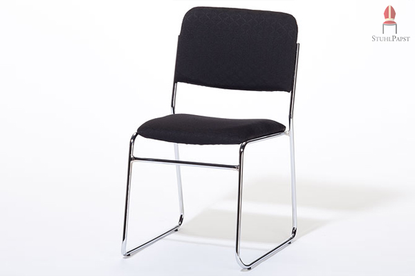 Der handliche Kufenstuhl mit verchromtem Gestell