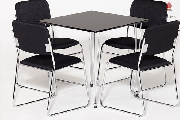 Die handlichen Kufenstühle Eur.o passend zum Tisch im zeitlosen Design