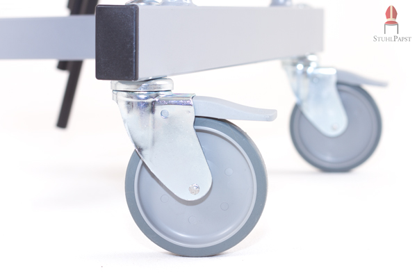 Der Transportwagen verfügt über stabile Rollen