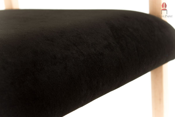 Bei diesem Stuhlmodell wurde auf eine bequeme Polsterung hohen Wert gelegt