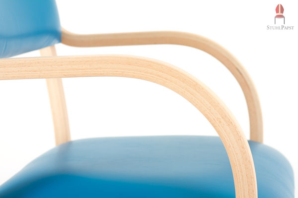 Die Armlehnen steigern den Sitzkomfort