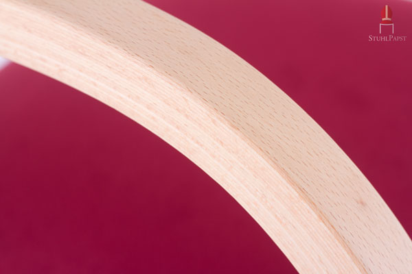 Die Armlehnen sind sauber verarbeitet