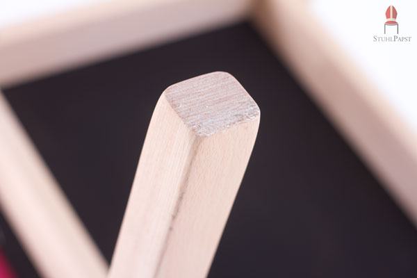 Die Beine des Stuhles sind überaus stabil