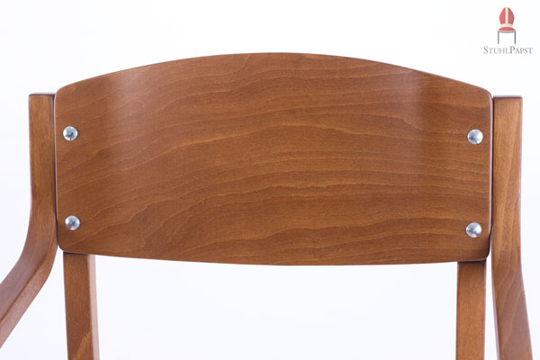 Die Rückenlehne ist solide am Stuhlrahmen angebracht