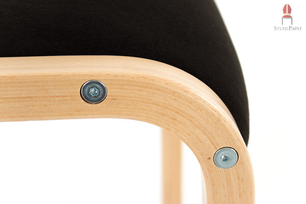 Durch eine verschraubte Sitzfläche ist ein Verrutschen ausgeschlossen