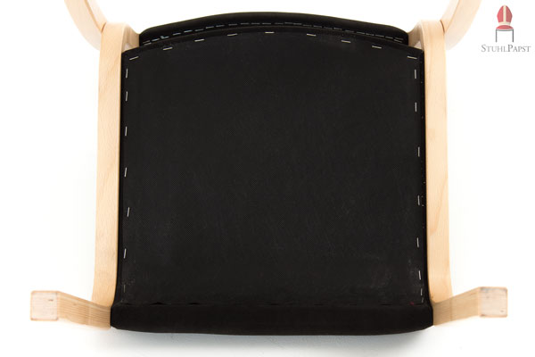 Schoner an den Füßen verhindern Kratzer am Boden