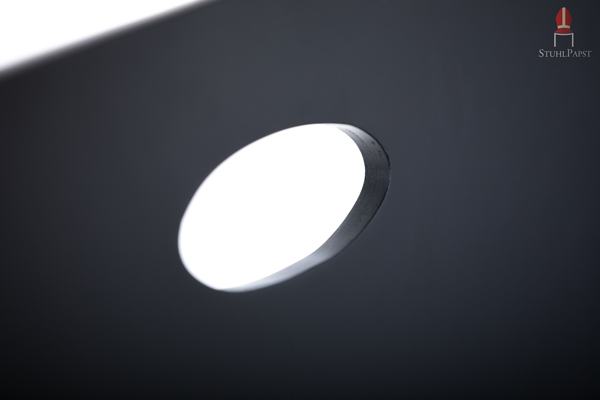 Grifföffnung Griffloch als optischer Hingucker Fio.na Designer Design Holz Stapelstuhl Stapelstühle aus Holz Designstuhl Designstühle weiß schwarz lackiert Möbelpapst GmbH Gescher