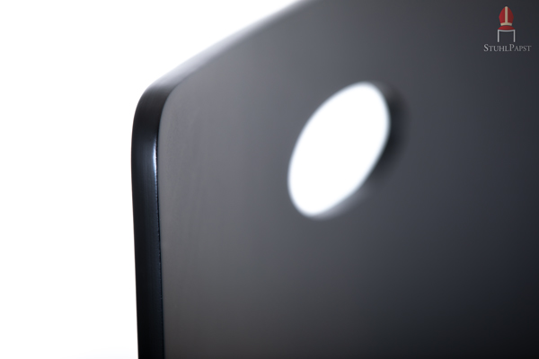 Griffloch Grifföffnung Stapelschutz Fio.na Designer Design Stapelstuhl Stapelstühle Holzsschalenstuhl Holzsschalenstühle Designstuhl Designstühle weiß schwarz lackiert Möbelpapst GmbH Gescher