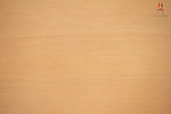 Natürliche Holzmaserungen erfrischen die Gesamtoptik der Holzstühle und geben ihnen Flair