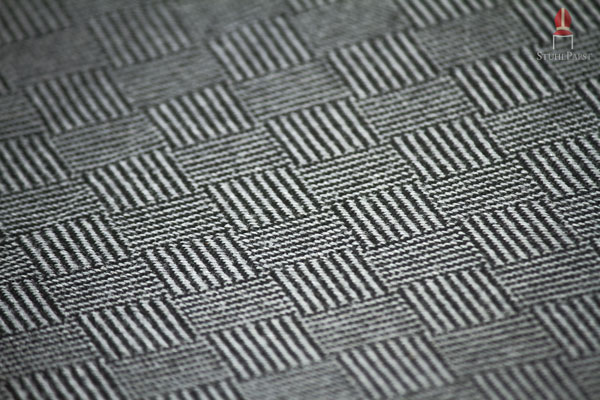 Bezug ist zeitlos und schlicht sowie für Verschmutzungen unempfindlich