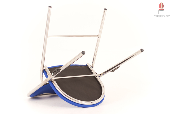 Das formschöne Stahlrohrgestell verleiht dem Klappstuhl einen stabilen Rahmen