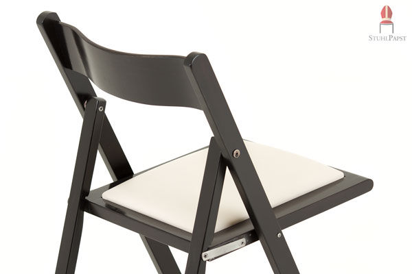 Abgerundete Elemente und angenehm geschwungene Rückenlehne