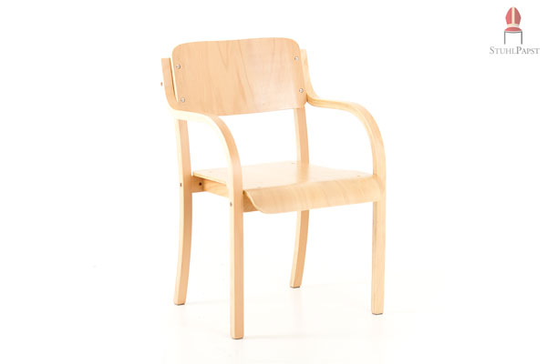 Die geschwungenen Armlehnen dominieren die Optik dieses Modells