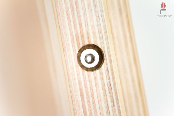 Bei dem klassischen Seminarstuhl werden alle Bauteile fest miteinander verbunden