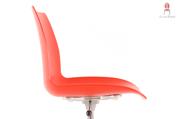 Die Sitzschale aus hochwertigem Kunststoff ist zugleich elegant und robust