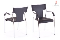 Luxuriöser Armlehnenstuhl mit bequemer Polsterung