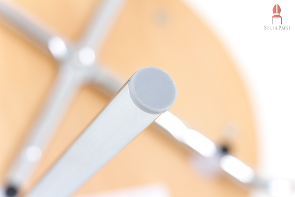 Kunststoffkappen halten Kratzer vom Boden fern