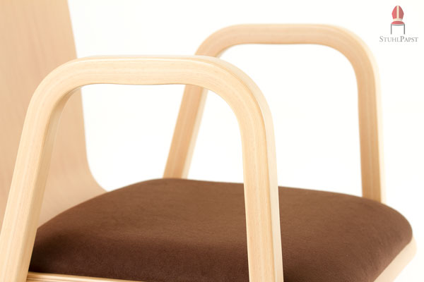 Armlehnen erleichtern das Aufstapeln zusätzlich