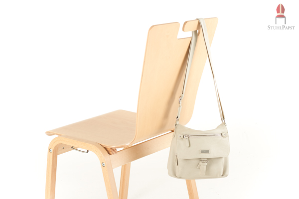 Integrierte, praktische Taschenhalterung bei unserem Stuhl Hor.izont 