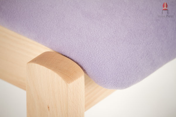 Abgerundete Kanten an der Sitzfläche sind nicht nur optisch schön, sie verhindern auch Verletzungen