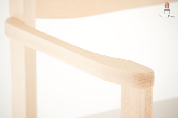 Geschwungene Armlehnen versprechen ein tolles und angenehmes Sitzgefühl zum aktivem Entspannen